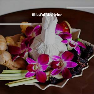 收听Maanne Llin的Whereby Bulge歌词歌曲