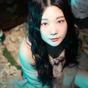 Listen to Alone song with lyrics from Tari