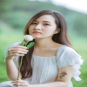 收听Ayu Puri Ananty的ดึกแล้วอย่าพึ่งกลับ歌词歌曲