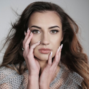 Listen to Tugo song with lyrics from Medea