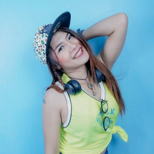 Dengarkan lagu สายเด้ง (Explicit) nyanyian ไอซ์ แลนด์ ฮักฮัก มิวสิค dengan lirik