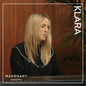 Listen to Broken (Mahogany Sessions) song with lyrics from Klara