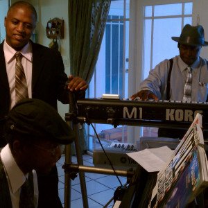 Dengarkan U Turn lagu dari SOUNDS OF H.U.R.T. dengan lirik