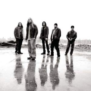ดาวน์โหลดและฟังเพลง Pride พร้อมเนื้อเพลงจาก SOiL