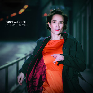 ดาวน์โหลดและฟังเพลง Slowly พร้อมเนื้อเพลงจาก Sunniva Lundh