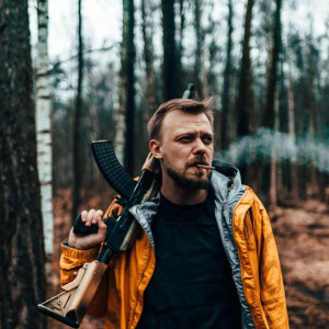 Dengarkan lagu Однажды в России (Explicit) nyanyian ХХОС dengan lirik