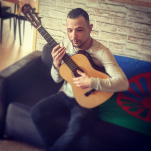 Dengarkan Señiorita (Explicit) lagu dari Angelo Sellos dengan lirik