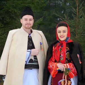 Listen to La Săvârșitul Lumii song with lyrics from Diana Fechete