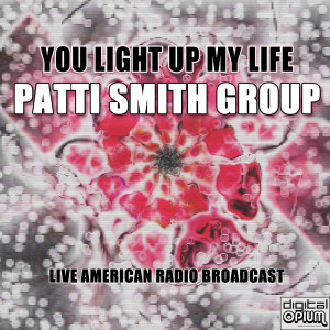 Dengarkan Redondo Beach (Live) lagu dari Patti Smith Group dengan lirik