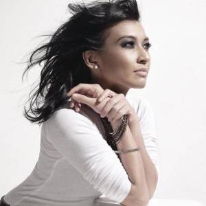 ดาวน์โหลดและฟังเพลง Angin Syurga พร้อมเนื้อเพลงจาก Misha Omar