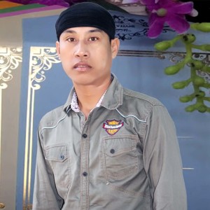 收聽Thongdam Kongduangdy的ກະຖິນລືມຖິ່ນ (กะถินลืมถิ่น)歌詞歌曲