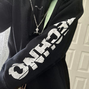 收聽#ff85f7的Me And My 9mm歌詞歌曲