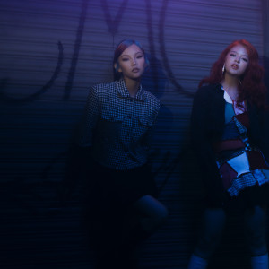 收聽Foux的Өөрөөр Хэл歌詞歌曲