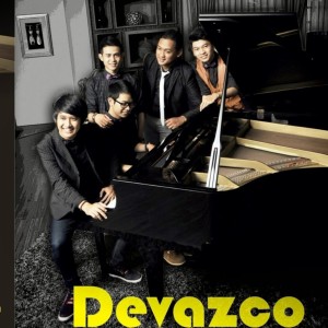Dengarkan Aku Ada Untukmu lagu dari Devazco dengan lirik
