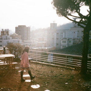 Listen to Walking on the moon song with lyrics from 동경