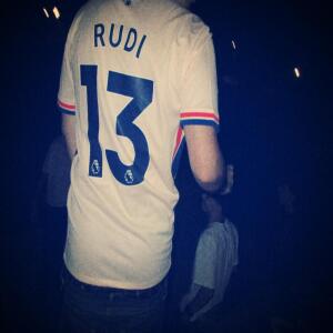 收聽RUDI的TRENCH HOUSE (feat. Lyler) (Explicit)歌詞歌曲