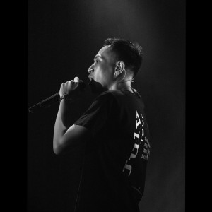 ดาวน์โหลดและฟังเพลง Mirror (Live) พร้อมเนื้อเพลงจาก JJJ