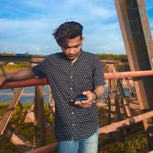 Listen to Kenapa Harus Ada Dia song with lyrics from Bayu Rexa