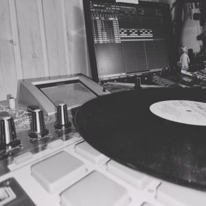 ดาวน์โหลดและฟังเพลง Winter In The City พร้อมเนื้อเพลงจาก Mos beatz