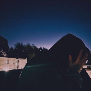 收聽NeverxHappy的head in the clouds (feat. waterjon) (Explicit)歌詞歌曲