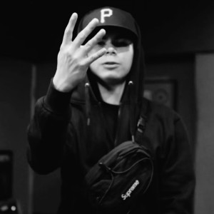 Listen to Humo Trankilizante (Explicit) song with lyrics from Comando LR