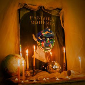 收聽Pastora Bohemia的Corazón Tormenta歌詞歌曲