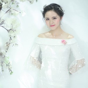 Listen to 灯火里的中国 (cover: 中央音乐学院|中央音乐学院附中) (完整版) song with lyrics from 贾娇