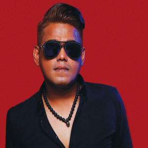 Dengarkan Jangan Khianati Aku lagu dari Azlan dengan lirik