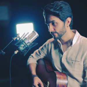 Dengarkan lagu Chamba Kitni Duur nyanyian Anirudh Bhola dengan lirik