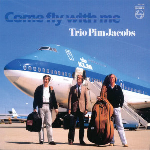 ดาวน์โหลดและฟังเพลง Come Fly With Me พร้อมเนื้อเพลงจาก Pim Jacobs Trio