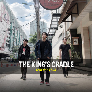Dengarkan Radio Tua lagu dari The King's Cradle dengan lirik