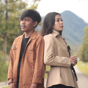 Dengarkan Merak Kayangan lagu dari Pinki Prananda dengan lirik