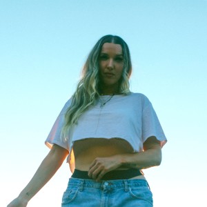 ดาวน์โหลดและฟังเพลง Undefeated พร้อมเนื้อเพลงจาก LIINKS