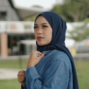 Dengarkan Mengapa Masih Disini lagu dari Rheka Restu dengan lirik