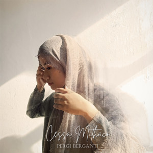 ดาวน์โหลดและฟังเพลง Pergi Berganti พร้อมเนื้อเพลงจาก Cessa Mithaco