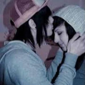 收聽emodavid的Emo Diary (Explicit)歌詞歌曲