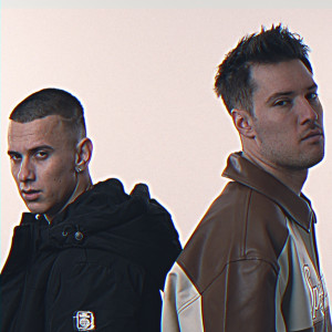 Listen to Péntek-szombat song with lyrics from Fehér Krisztián