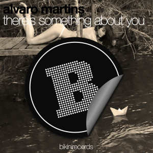 ดาวน์โหลดและฟังเพลง On and On พร้อมเนื้อเพลงจาก Alvaro Martins