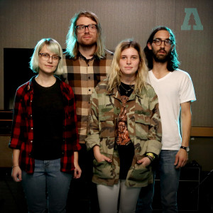 收聽All Dogs的That Kind of Girl (Audiotree Live Version)歌詞歌曲