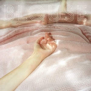 收聽Blouse的Into Black歌詞歌曲