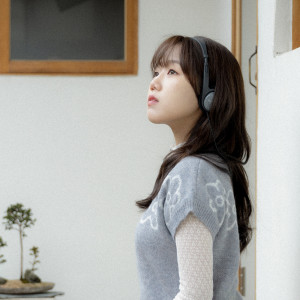 Listen to 잊혀지는 것 song with lyrics from 김윤희