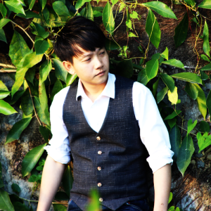 Listen to 风中的诺言 song with lyrics from 乐者
