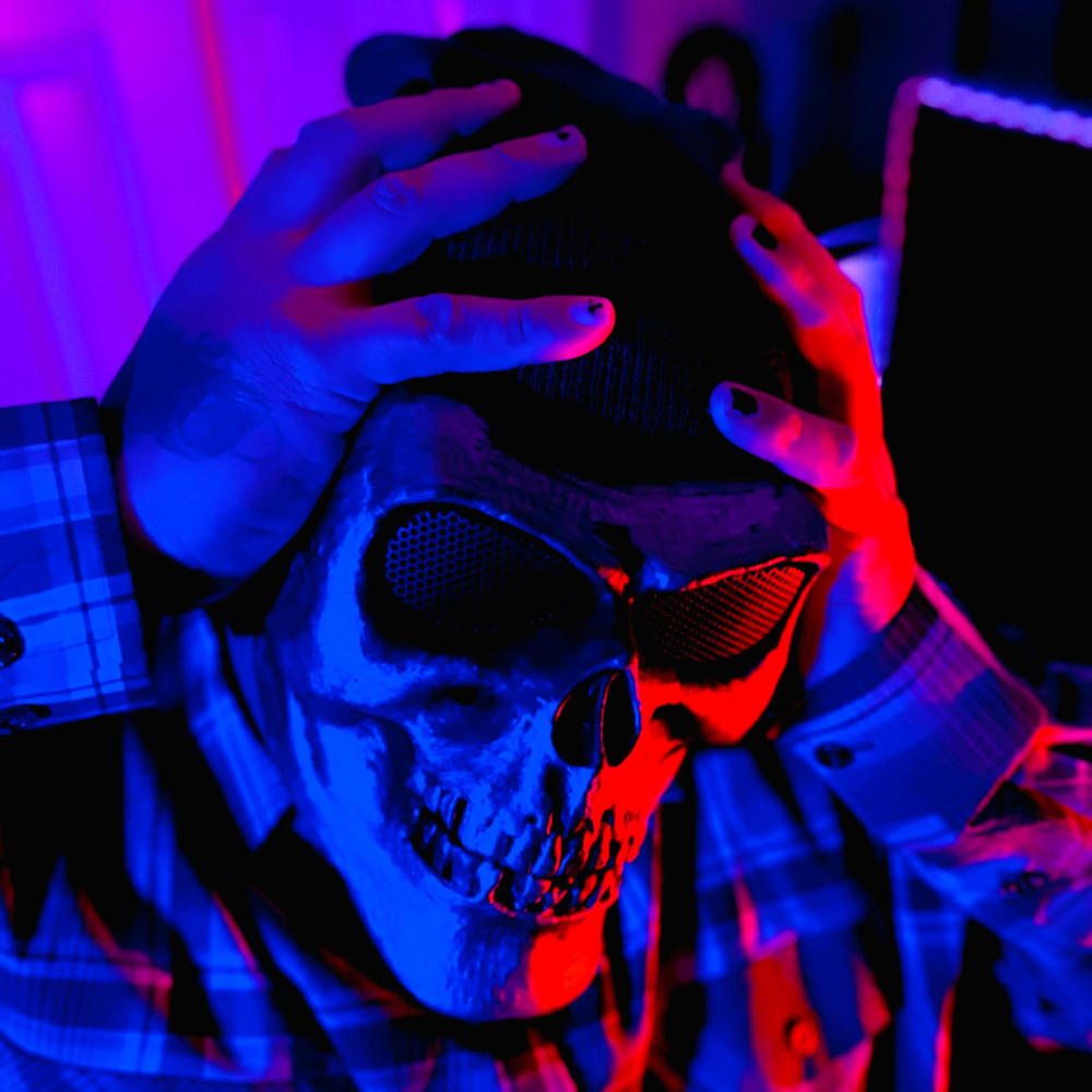 Dead People (feat. Krizz Kaliko) (Explicit)