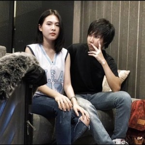 ดาวน์โหลดและฟังเพลง ทำใจไม่เก่งเท่าเธอ พร้อมเนื้อเพลงจาก FOMEO