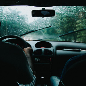 Dengarkan lagu Wind and Rain nyanyian Rain Sounds dengan lirik