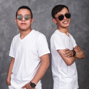 Dengarkan lagu Досым Қашан Үйленеміз? nyanyian Dastan dengan lirik