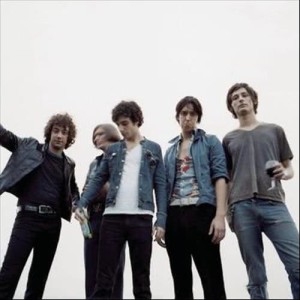 ดาวน์โหลดและฟังเพลง Soma (Live In Iceland) พร้อมเนื้อเพลงจาก The Strokes