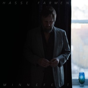 ดาวน์โหลดและฟังเพลง Under พร้อมเนื้อเพลงจาก Hasse Farmen