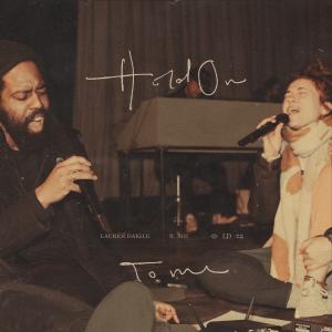 ดาวน์โหลดและฟังเพลง Hold On To Me(feat. AHI) พร้อมเนื้อเพลงจาก Lauren Daigle