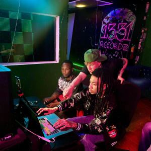 default playlist img